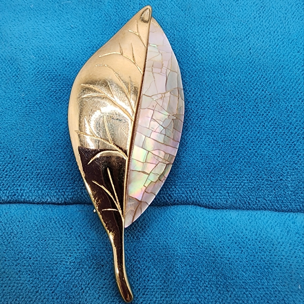 Vintage Liz Claiborne MOP Mother of Pearl Leaf Brooch